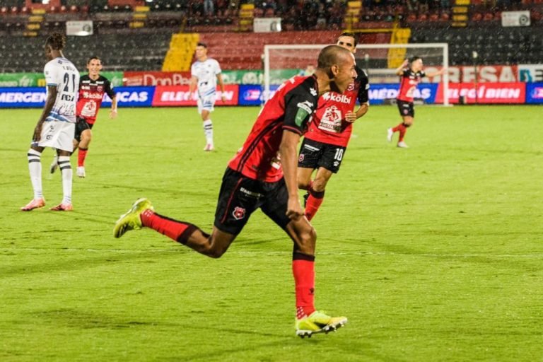 Alajuelense y Grecia cierran su fase regular con partido lleno de goles