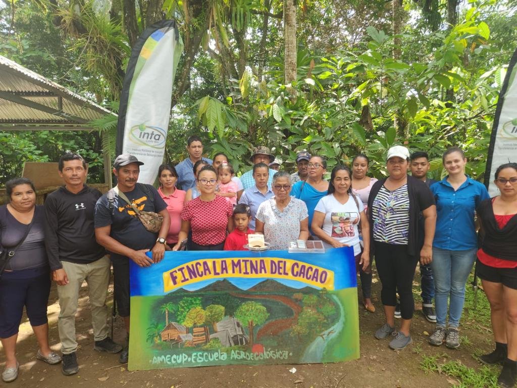 Capacitan a 347 mujeres en producción de cacao en Ecuador, Colombia y Costa Rica