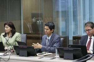 Luis Amador pide a diputados aprobación de proyecto que elimina juntas directivas de Cosevi, Conavi y CTP