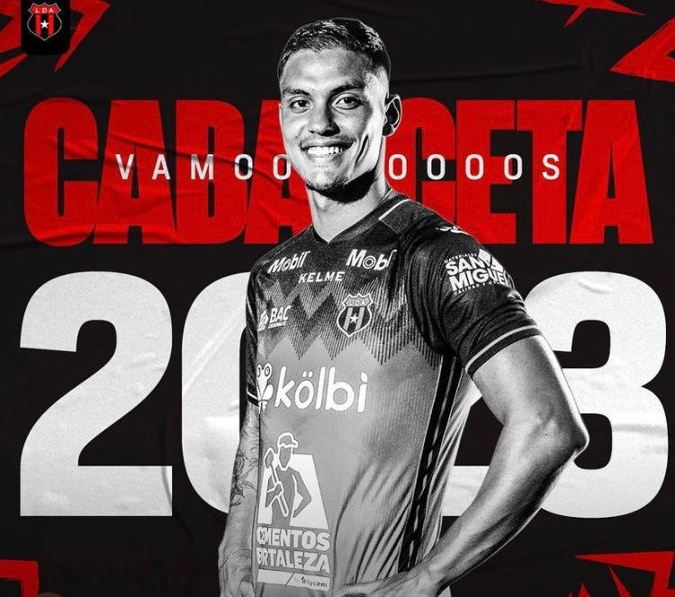 Erick Cabalceta renovó contrato con Alajuelense