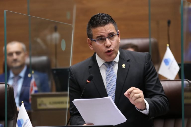 Alvarado denuncia que OEA eliminó participación de organizaciones provida de su Asamblea General