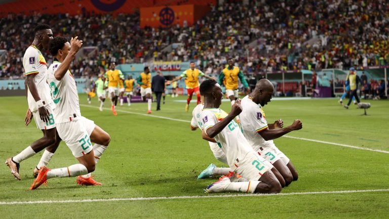 Senegal gana y avanza a octavos