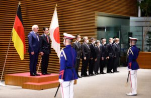 Japón expresa a Steinmeier inquietud por amenaza nuclear en Ucrania