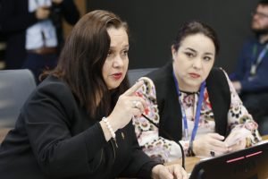 Lo que tenemos en frente es un montón de personas que se ciegan ante la popularidad, señala Castro