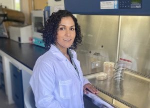 Investigadora costarricense de Biotecnología recibe premio Lámpara Dorada