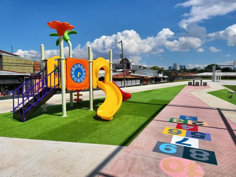 Alajuelita inaugura Parque “Corina Rodríguez 1986”