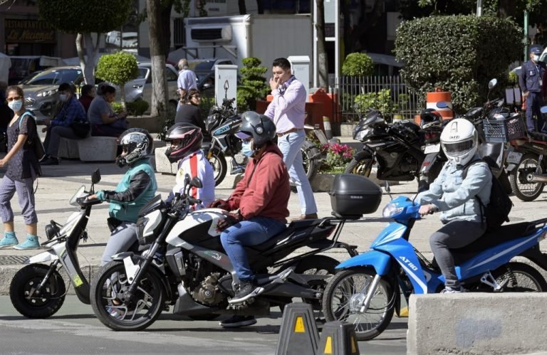 Motocicletas se apoderan de Ciudad de México y agravan el caos vehicular