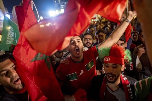 La Puerta del Sol, el lugar elegido por los marroquíes para festejar el triunfo