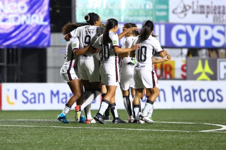 Paliza rojinegra para avanzar a la final