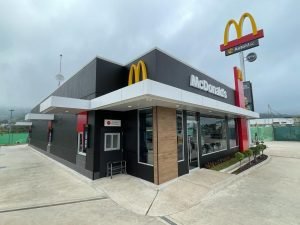 Arcos Dorados cierra 2022 con nuevo restaurante McDonald’s en Alajuelita y llega a 70 locales en el país
