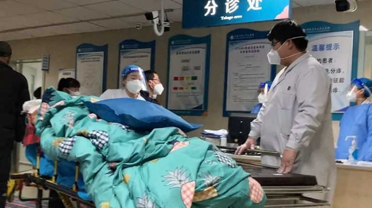 OMS “muy preocupada” por reportes de COVID-19 grave en China