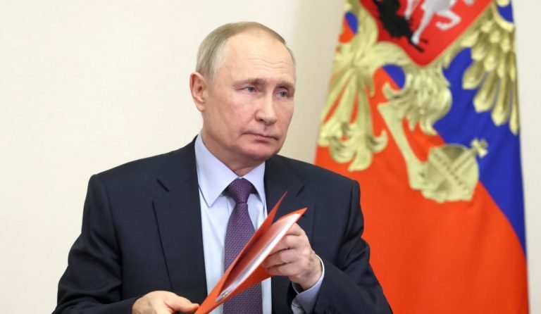 Putin dice que Rusia coloca bombas nucleares en Bielorrusia como advertencia a Occidente