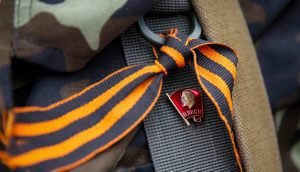 Rusia busca penalizar la profanación de la cinta de San Jorge