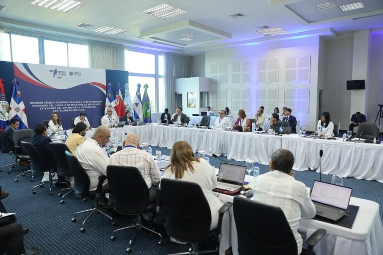 Chaves participará en la Cumbre de Jefes de Estado y de Gobierno del SICA