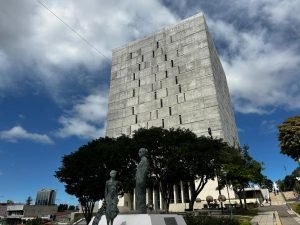 Ni siquiera 29 diputados. Cualquier tico básico con mayoría legislativa nos puede quitar las garantías individuales