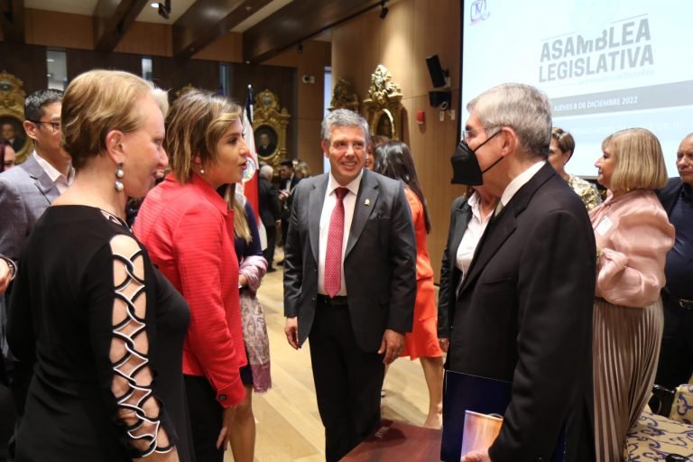 Movimiento Cooperativo celebra el 35 Aniversario de la entrega del Premio Nobel de la Paz a Óscar Arias