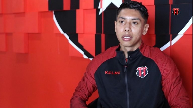 Carlos Martínez queda fuera de Alajuelense por lesión