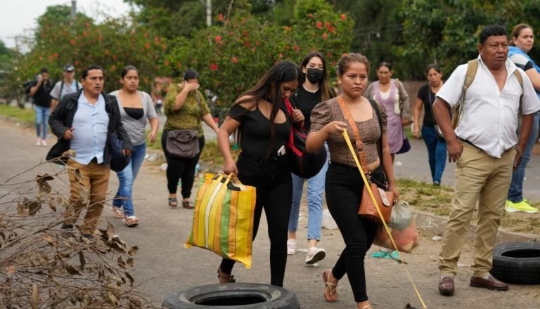 Bolivia: oposición reclama liberación de líder con bloqueos