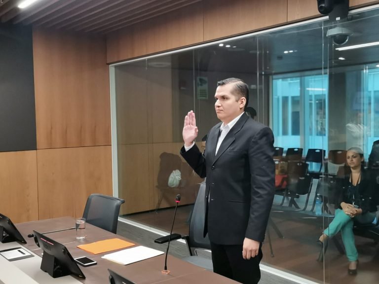 Alberto Vargas (Piero Caladrelli) indica que Pilar Cisneros y Joselyn Chacón le daban órdenes de ataque