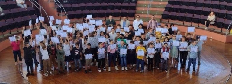 Cerca de 90 niños y niñas de Cartago se graduaron de Programas de Robótica