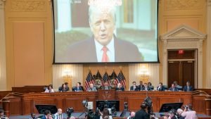 Comisión de 6 de enero cierra tras recomendar juicio a Trump
