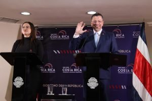 Chaves: Frente Amplio, La Nación, CRHoy y Canal 7 se metieron en la misma cama para atacar a la ministra