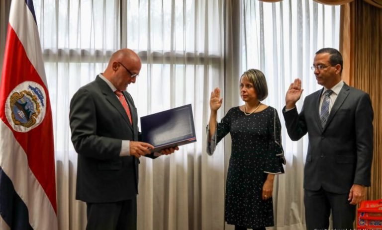 Gobierno separa de su cargo a viceministra del MOPT