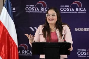 Joselyn Chacón presentó su renuncia irrevocable como ministra de Salud