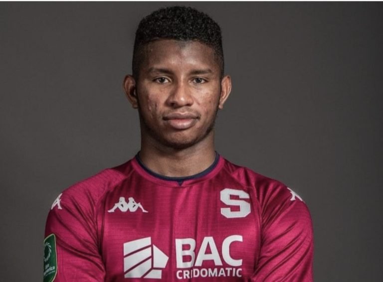 Fidel Escobar fue expulsado por decirle al árbitro asistente: “Sos bien malo, sos remalo”