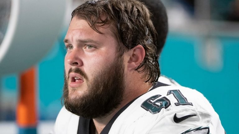 Josh Sills jugador de los Eagles Sills acusado de violación y secuestro antes del Super Bowl