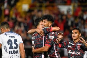 Johan Venegas: “Le prometí a mi esposa un triplete y le cumplí”