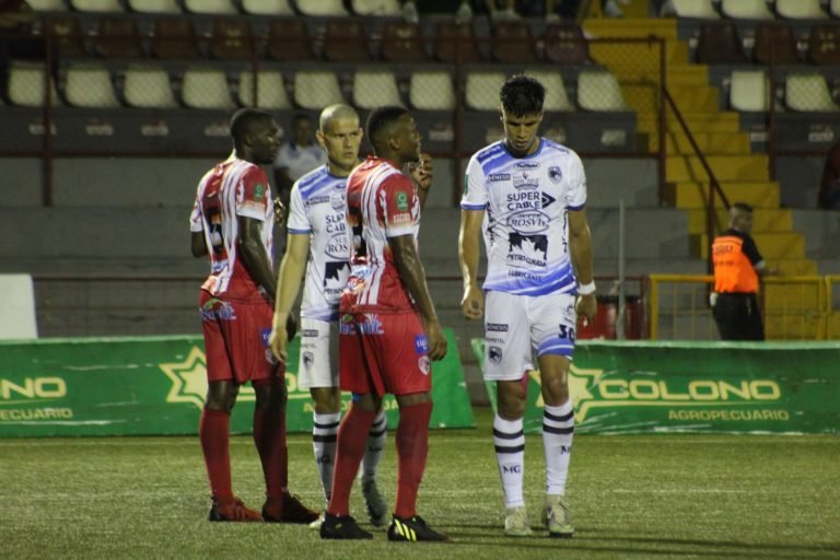 Santos saca importante victoria ante Grecia