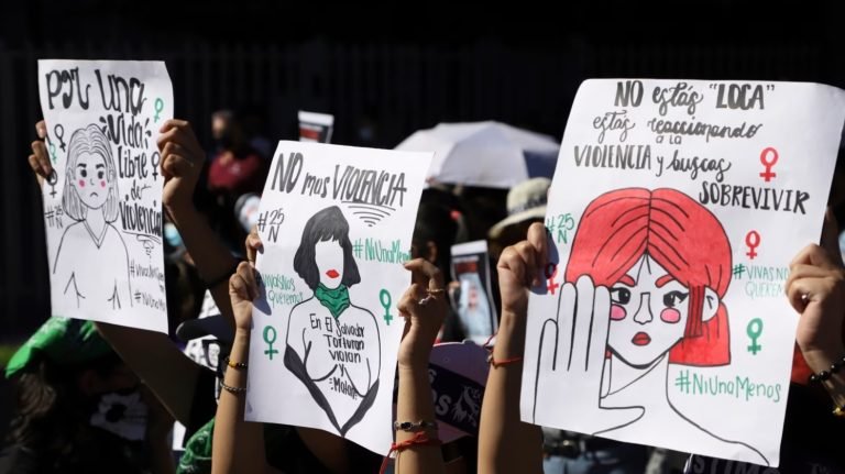 El Salvador aprueba reforma para que feminicidios no prescriban