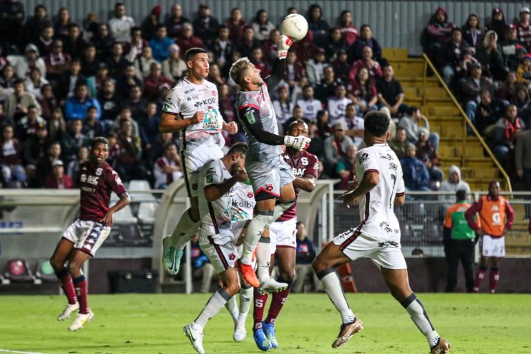 La figura de la cancha el “poste”