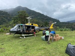 Servicios de CEN-CINAI llegan en helicóptero hasta Telire de Talamanca