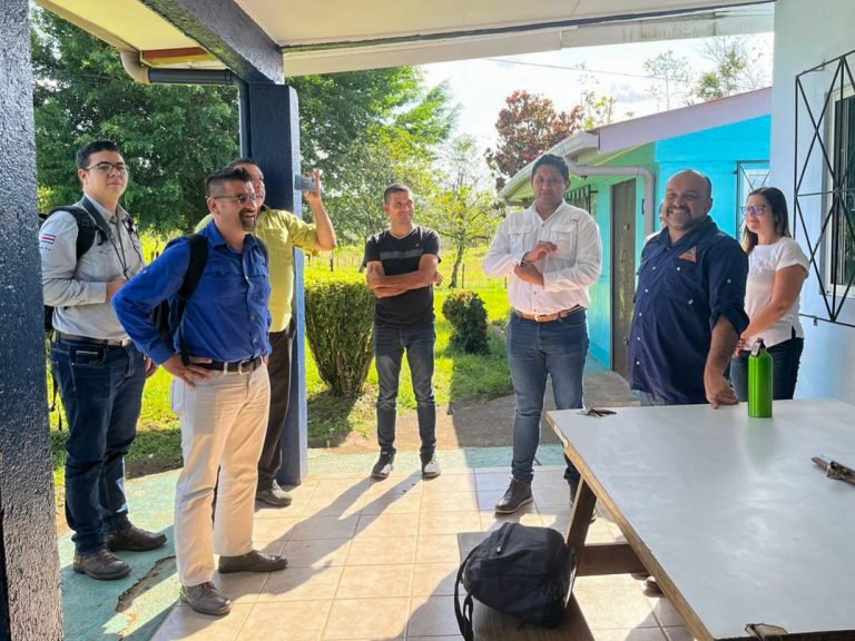 Ministerios y CNE trabajan plan de acción para garantizar suministro de agua a vecinos de Crucitas