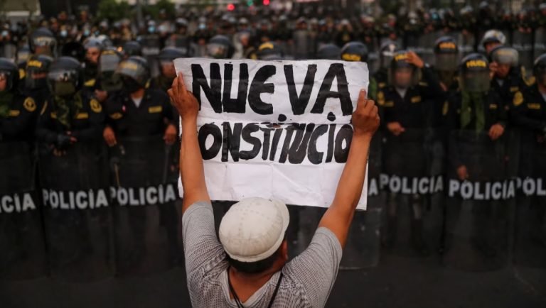 Adelanto de elecciones generales en Perú no encuentra consenso