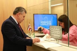 Óscar Izquierdo presenta proyecto de ley que beneficiará el desarrollo económico de las comunidades costeras