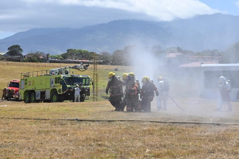 Aeropuerto Internacional Juan Santamaría realiza simulacro  basado en protocolo de atención de emergencias