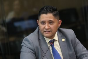 Ministro de Salud se manifestó a favor de que se actualice la ley de farmacéuticos