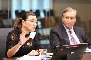 Exministros claman por crear ley orgánica para el Ministerio de la Vivienda