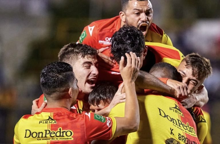 ¿Rumbo al liderato? Jafet Soto le cambió la cara al Herediano y le devolvió la sonrisa Anthony Contreras