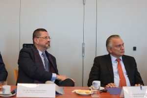 Rodrigo Chaves visita el Puerto de Róterdam para tratar temas de seguridad portuaria