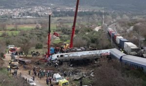 Choque de dos trenes en Grecia deja 36 muertos