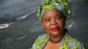 Gbowee: Los hombres siguen haciendo la guerra, pero son incapaces de hacer la paz