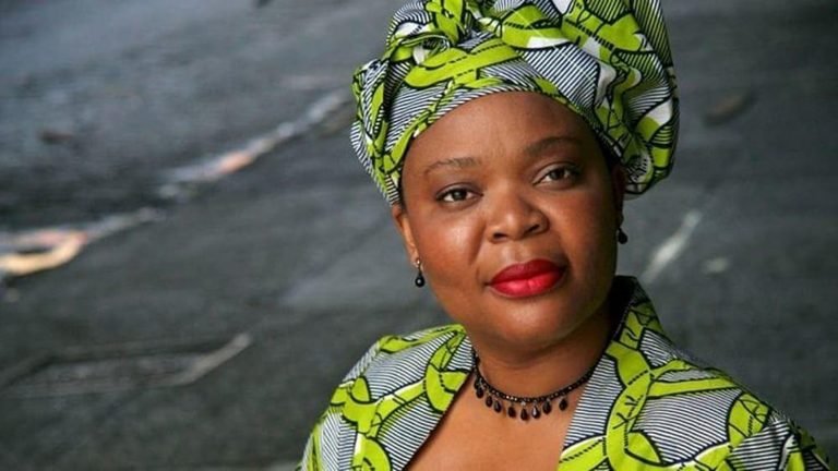 Gbowee: Los hombres siguen haciendo la guerra, pero son incapaces de hacer la paz