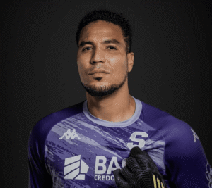 El liguismo no dejó pasar el retiro de Esteban Alvarado