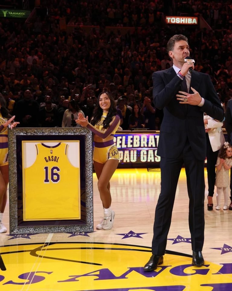 En lo más alto del estadio de los Lakers
