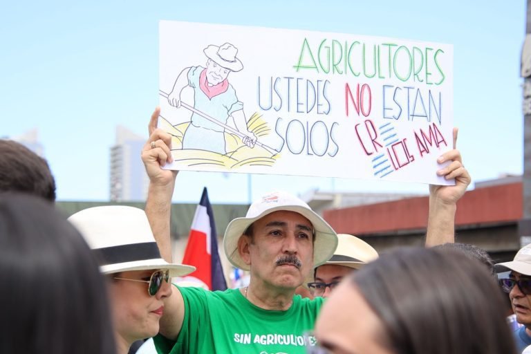 Francisco Nicolás espera que la marcha le sirva a Rodrigo Chaves para cambiar de actitud