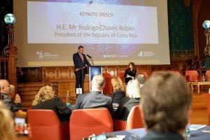 Rodrigo Chaves resalta el trabajo de Costa Rica por conservar limpieza de océanos